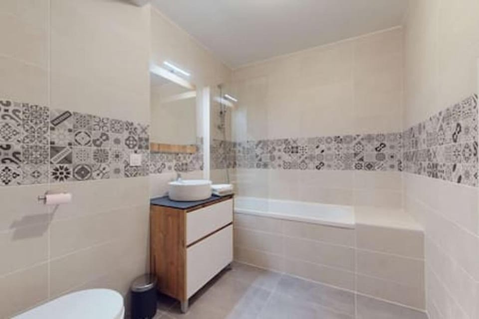 Bathroom, Bath