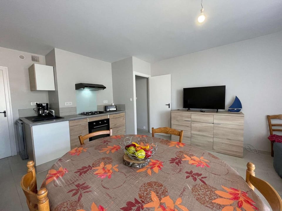 Appartement rénové 2 pièces, terrasse, parking privé, proche plage et commerces - FR-1-224C-192 Apartment in Saint-Jean-de-Monts