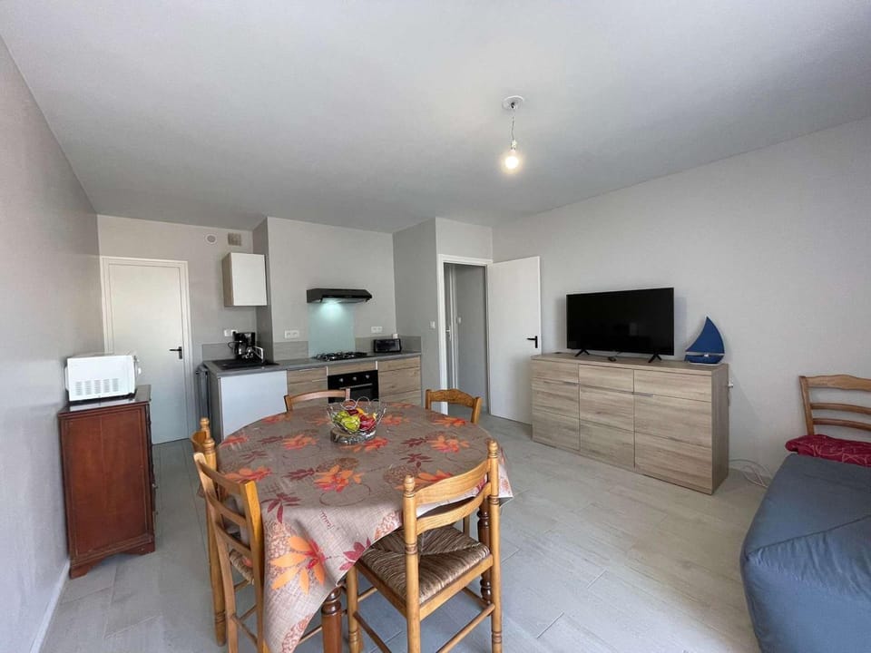 Appartement rénové 2 pièces, terrasse, parking privé, proche plage et commerces - FR-1-224C-192 Apartment in Saint-Jean-de-Monts
