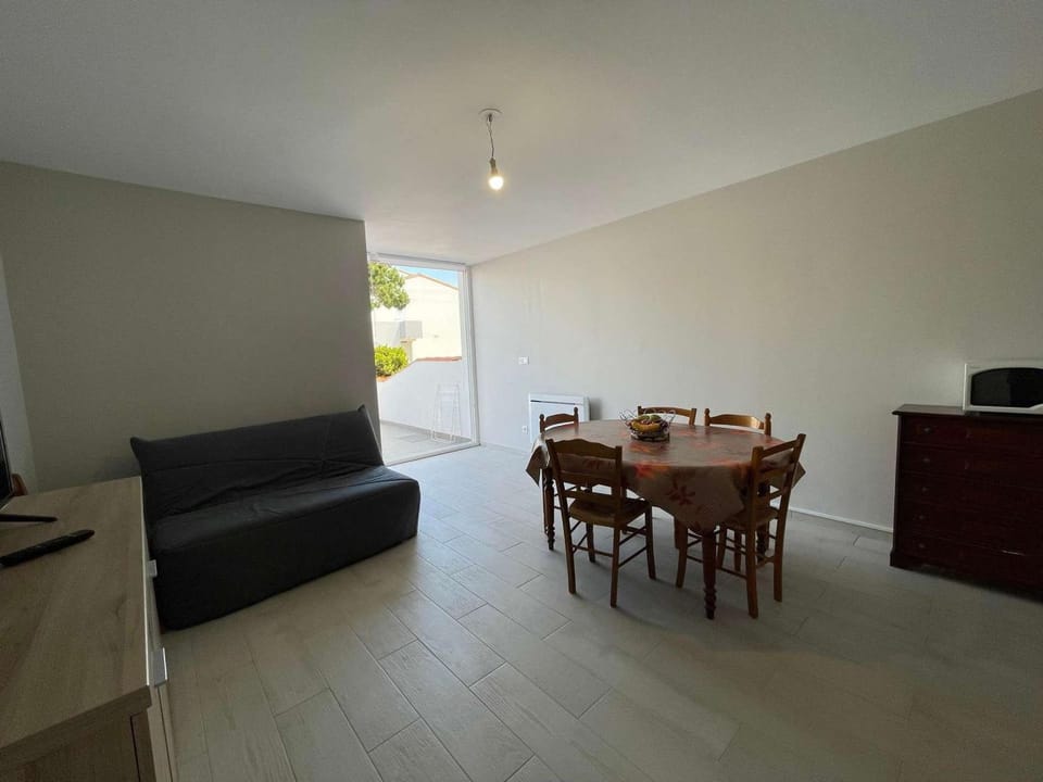 Appartement rénové 2 pièces, terrasse, parking privé, proche plage et commerces - FR-1-224C-192 Apartment in Saint-Jean-de-Monts
