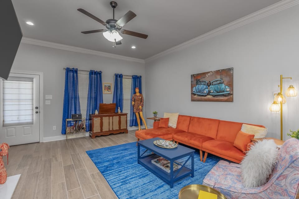 TV and multimedia, Living room, Seating area, fireplace