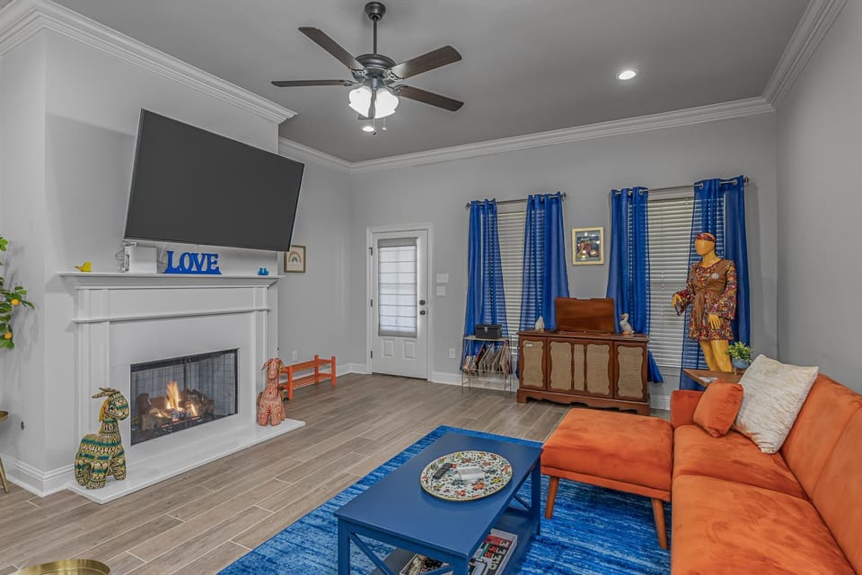 Communal lounge/ TV room, TV and multimedia, Living room, Seating area, Evening entertainment, fireplace