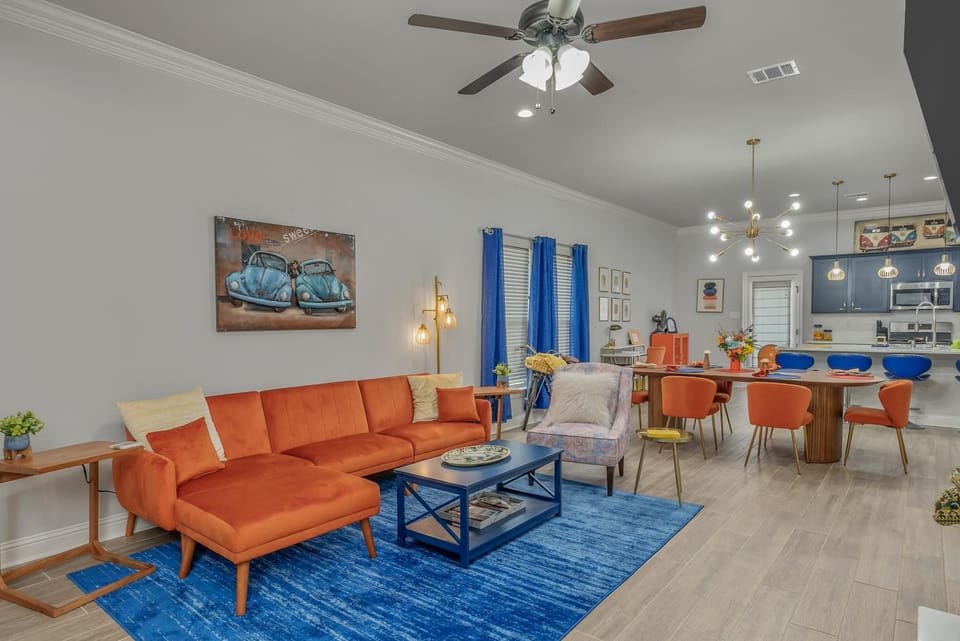 TV and multimedia, Living room, Seating area, Dining area, fireplace