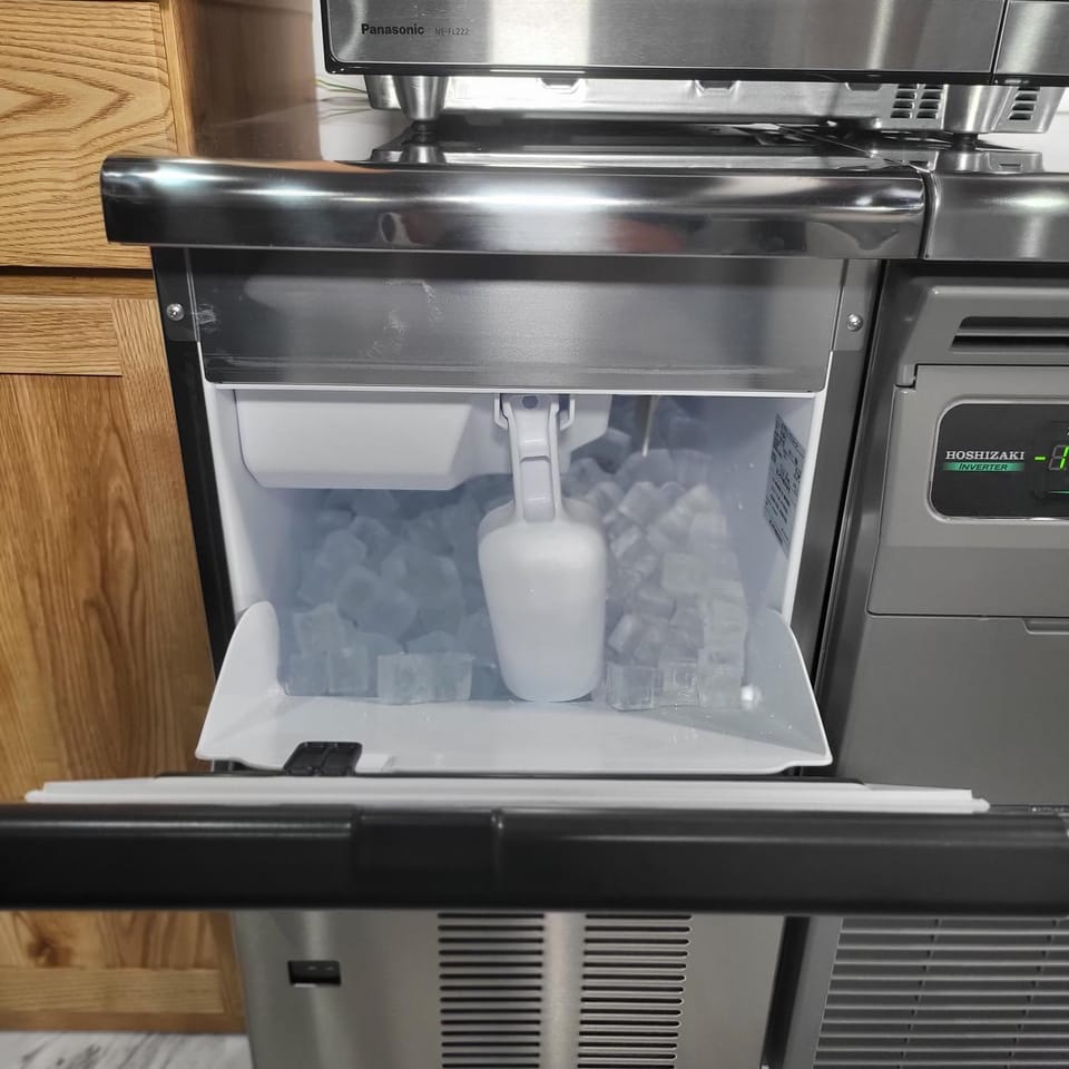 Kitchen or kitchenette, Drinks, Alcoholic drinks