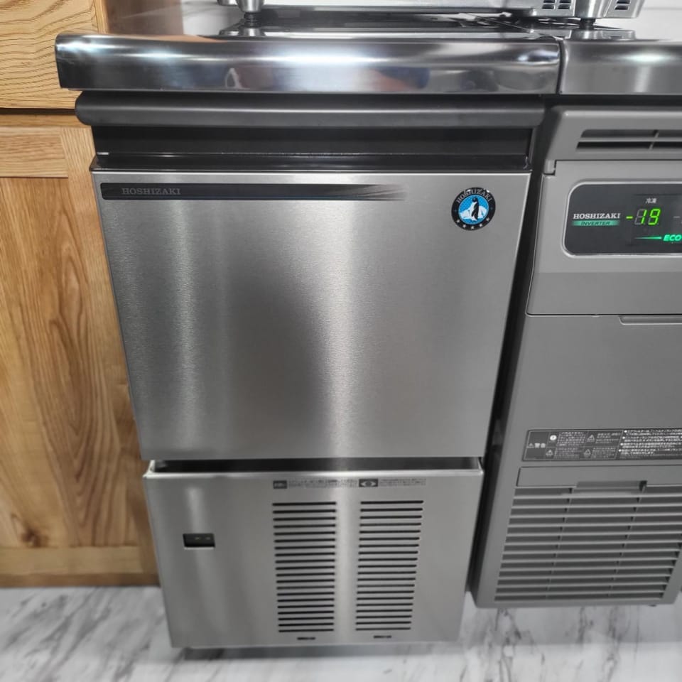 Kitchen or kitchenette, kitchen
