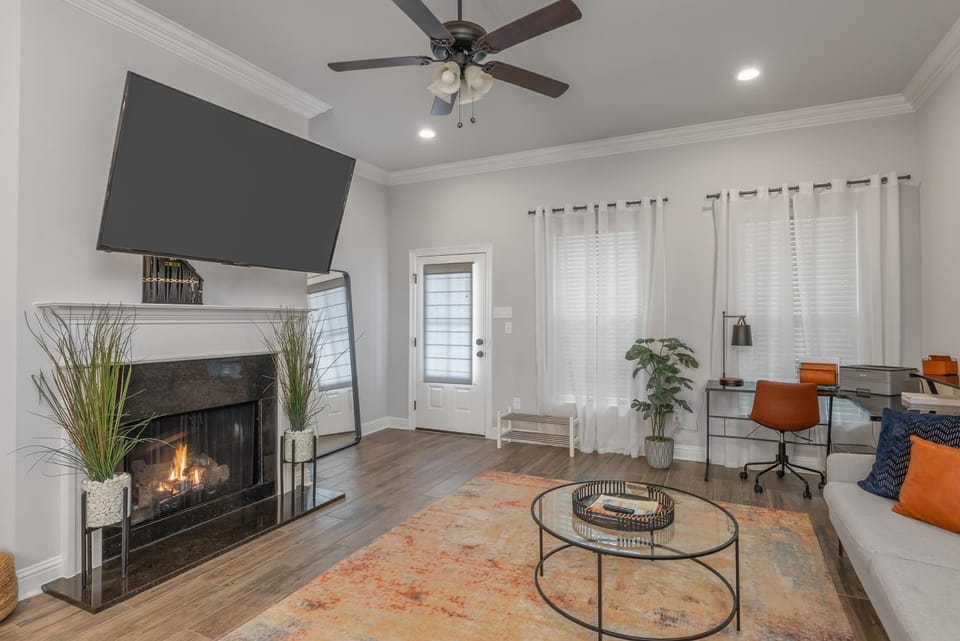 Communal lounge/ TV room, TV and multimedia, Living room, Seating area, Evening entertainment, fireplace