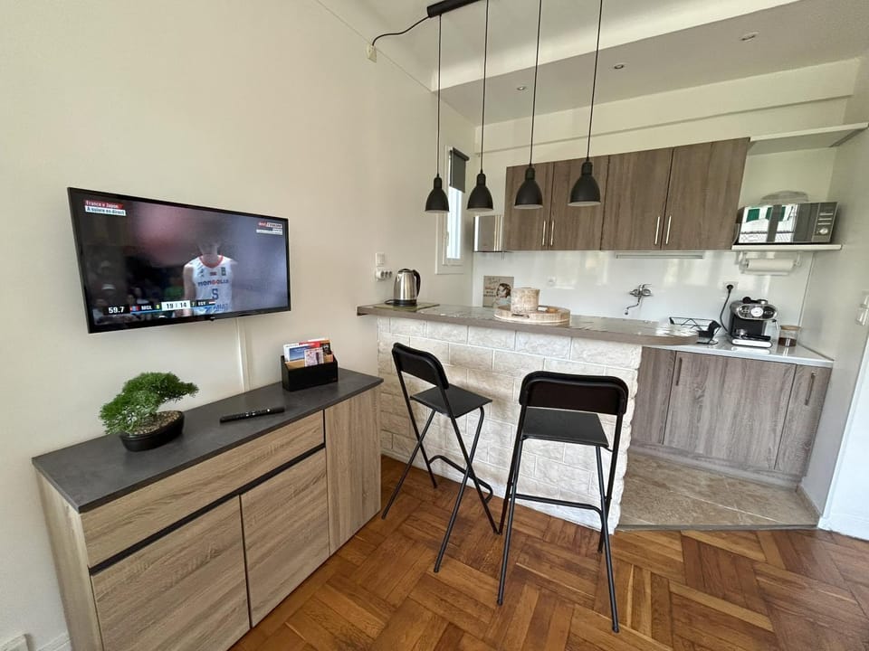 Kitchen or kitchenette