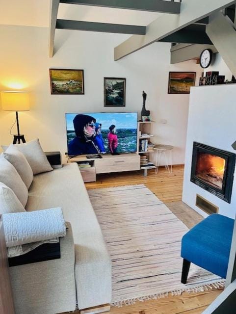 Communal lounge/ TV room, TV and multimedia, Living room, Evening entertainment