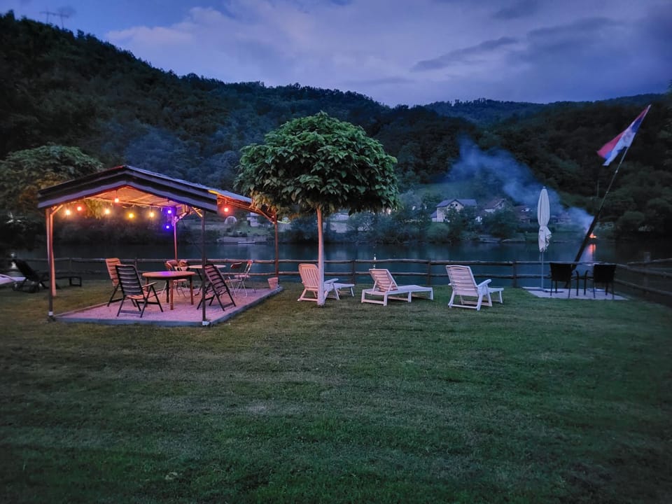 Kamp prikolica četvorokrevetna Campground/ 
RV Resort in Bosnia and Herzegovina