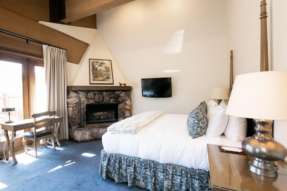 Sterling One Bedroom Suite in Great location with Majestic Mountain Views condo Apartment in Deer Valley