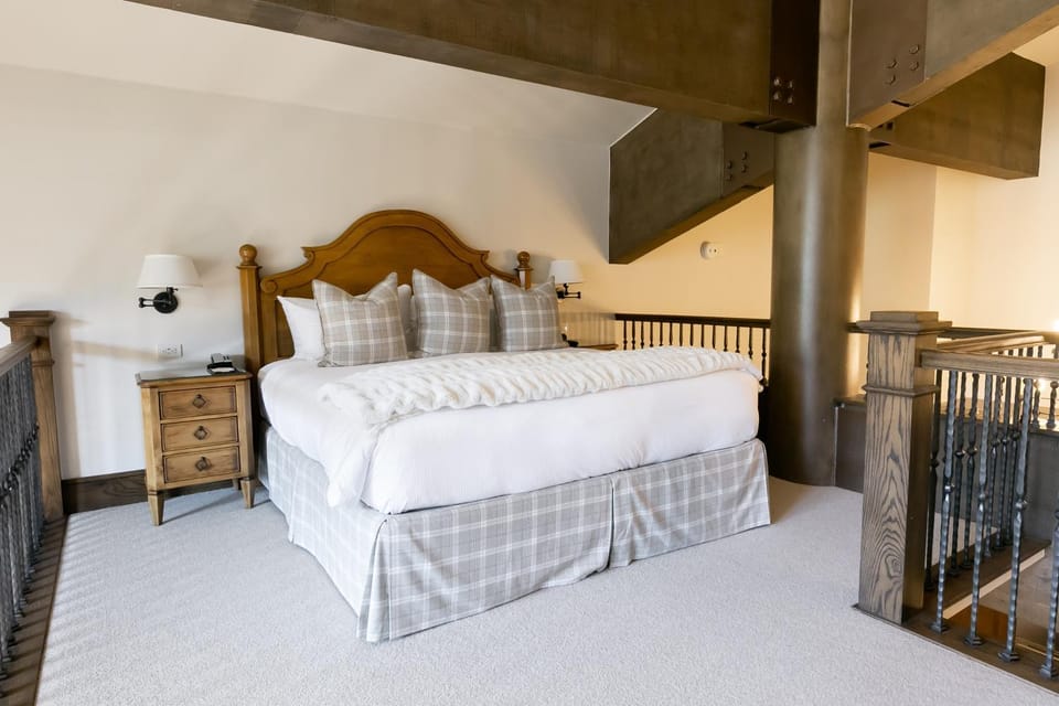 Sultan Two Bedroom Loft Suite with Majestic Mountain Views condo Apartment in Deer Valley
