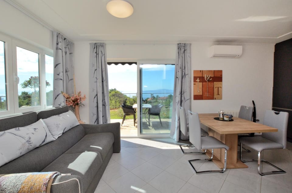 Balcony/Terrace, Living room, Dining area, Sea view