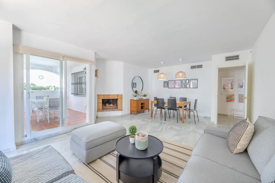 TV and multimedia, Living room, Dining area, air conditioner