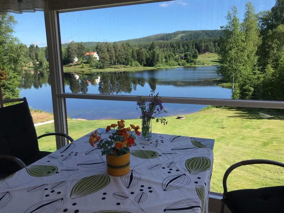 Balcony/Terrace, Dining area, Lake view