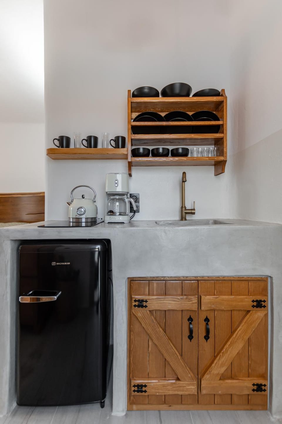 Coffee/tea facilities, Kitchen or kitchenette, stove