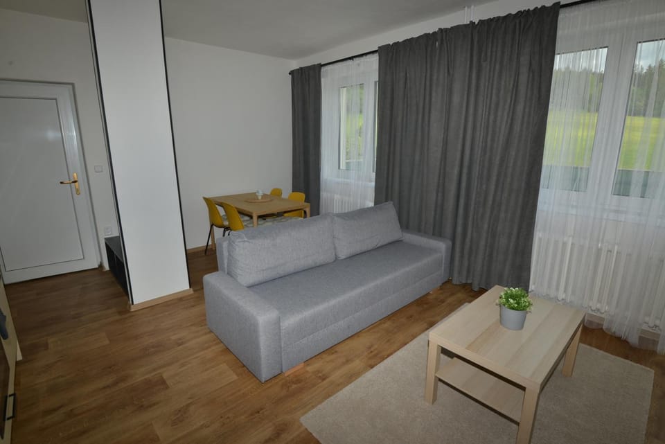 Bed, Living room, Seating area, internet