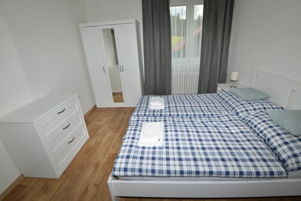 Bed, Bedroom, internet, wardrobe