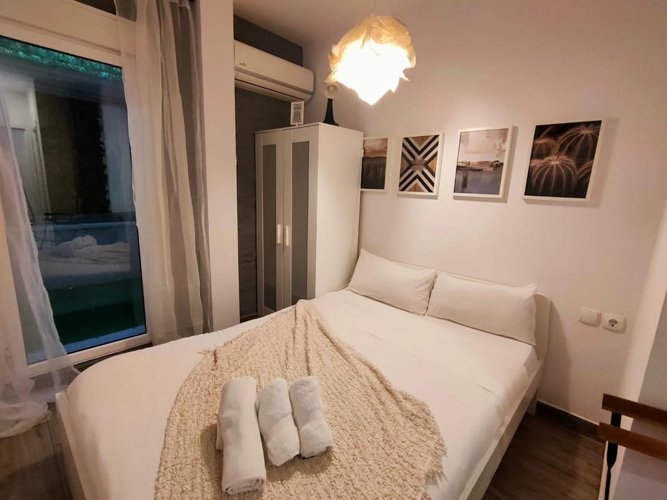 Pequeño Alojamiento con Mini Piscina - NO climatizada Apartment in Valencia