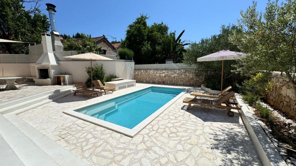 Property building, Pool view, Swimming pool, Swimming pool, Swimming pool, Breakfast