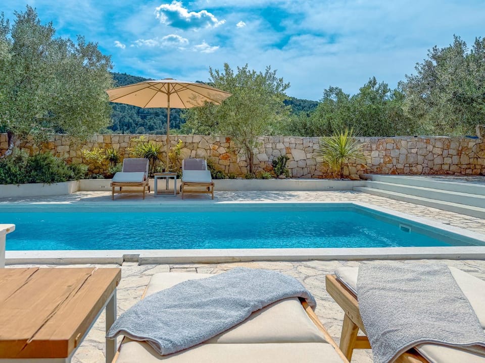Property building, View (from property/room), Swimming pool, Breakfast