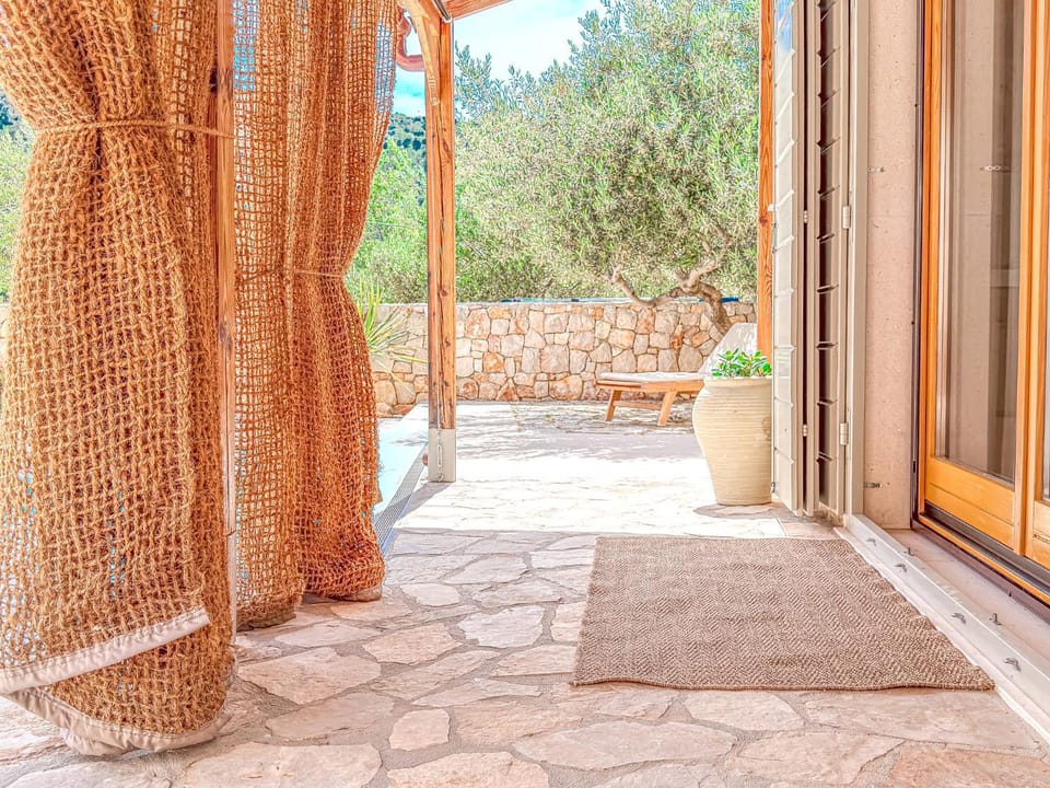 Property building, Swimming pool, Breakfast