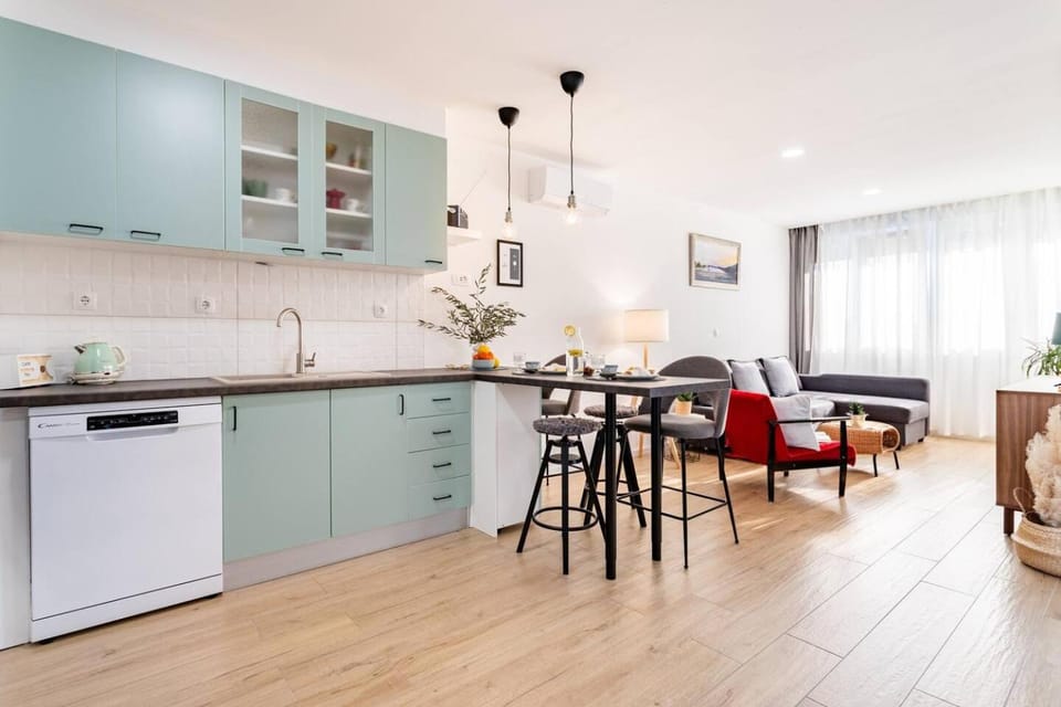 Seating area, Dining area, kitchen