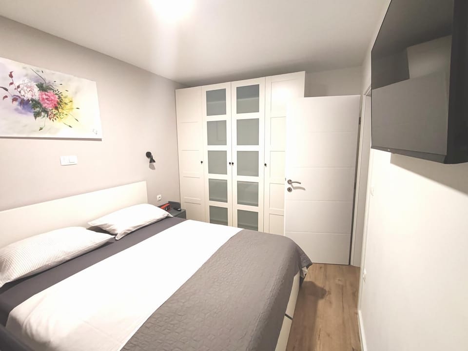 Bed, Bedroom, wardrobe