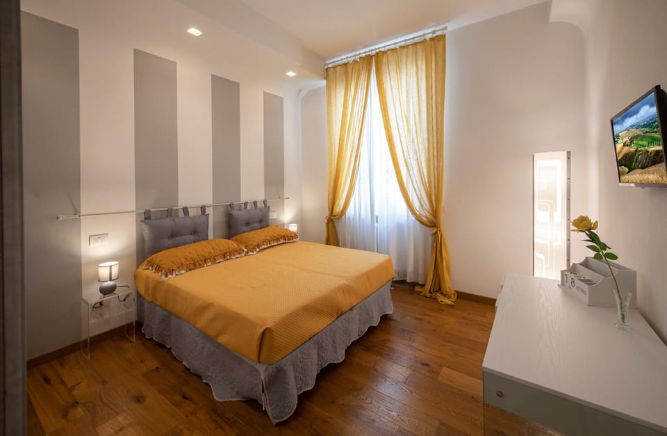 Photo of the whole room, Bedroom