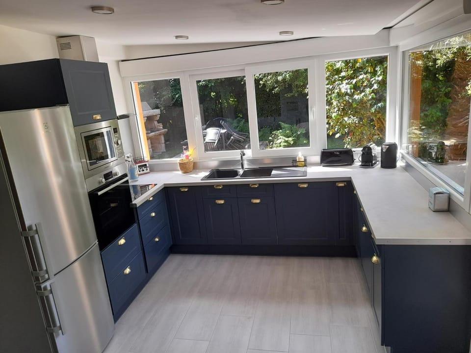 Kitchen or kitchenette, Living room