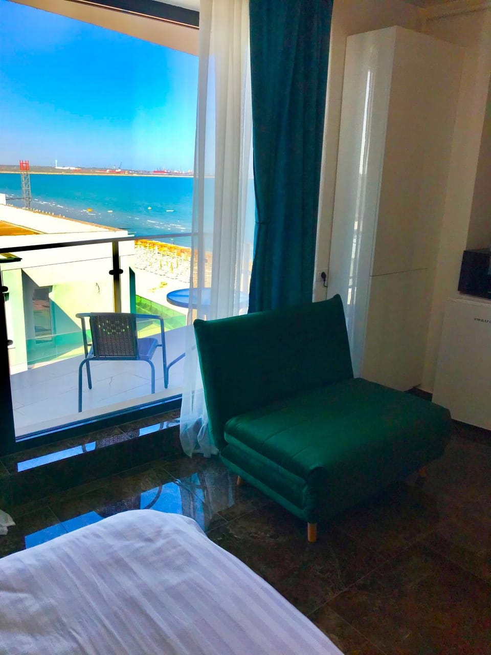 Anias Front View of the Black Sea 48C Apartment in Constanța County