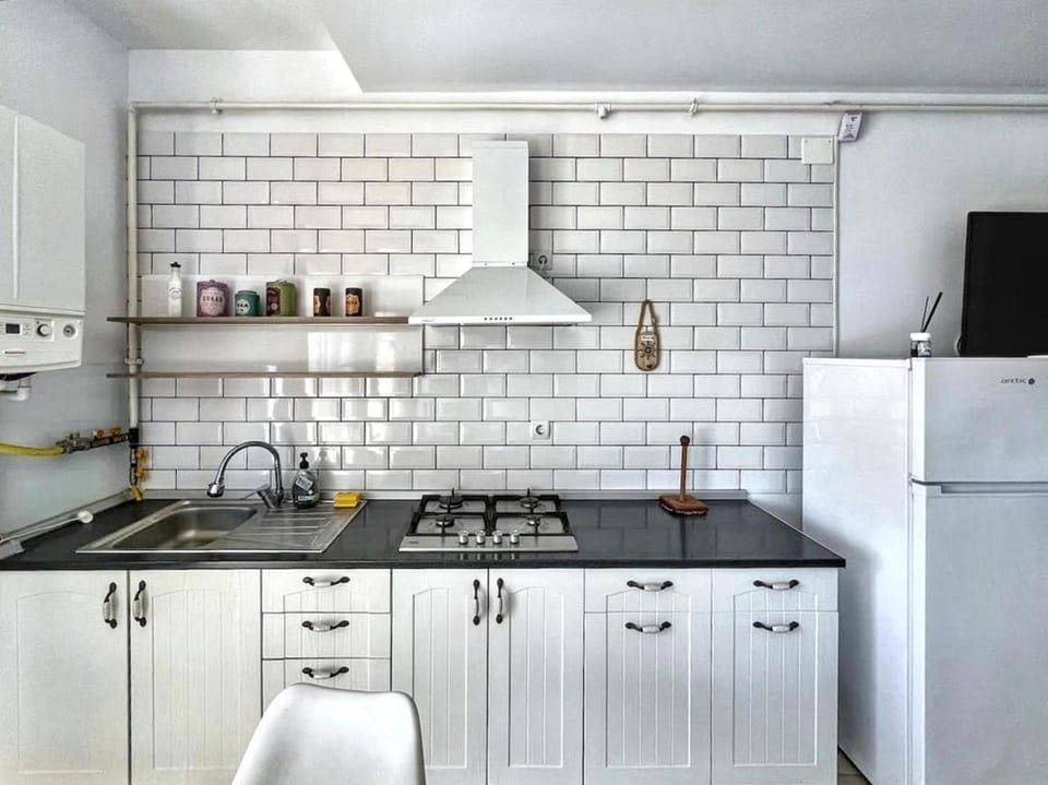 Kitchen or kitchenette, oven, stove
