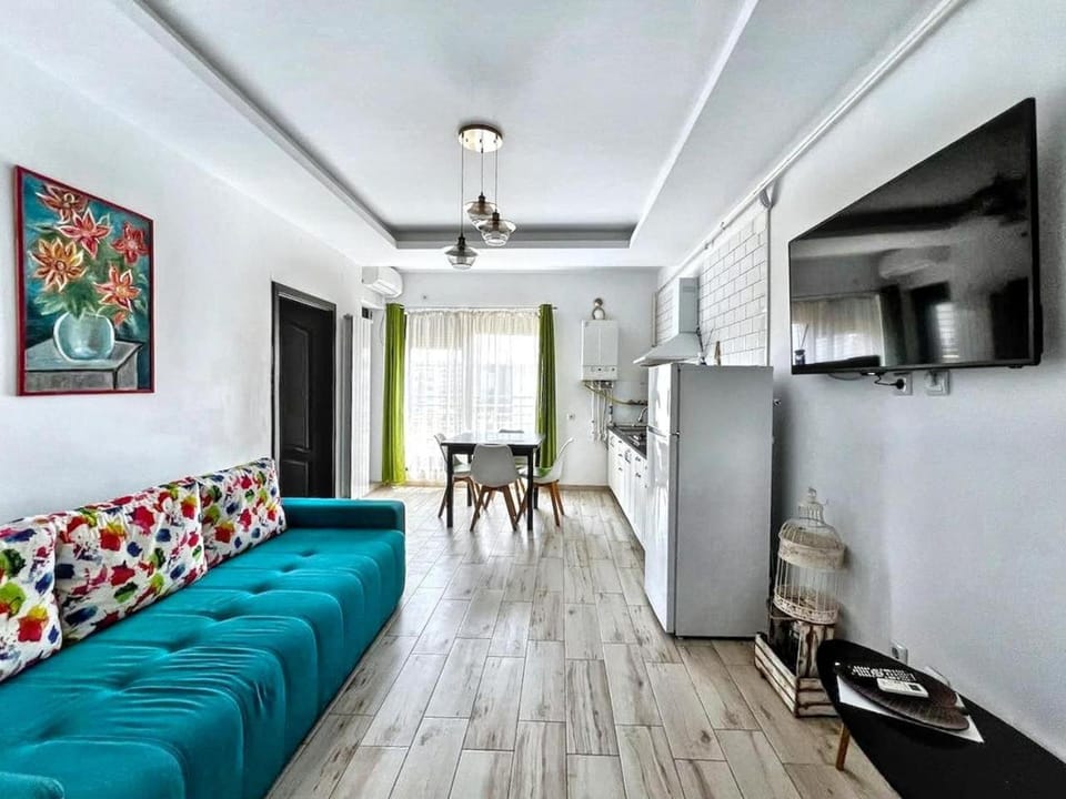 Communal lounge/ TV room, TV and multimedia, Kitchen or kitchenette, Living room, Seating area, Dining area, Evening entertainment