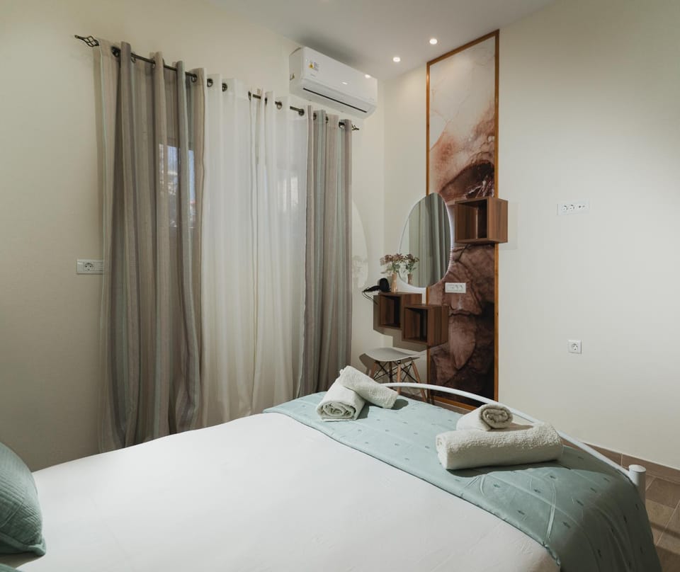 Bedroom, air conditioner