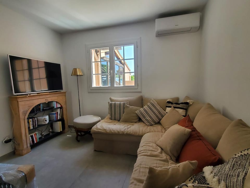 Communal lounge/ TV room, Living room