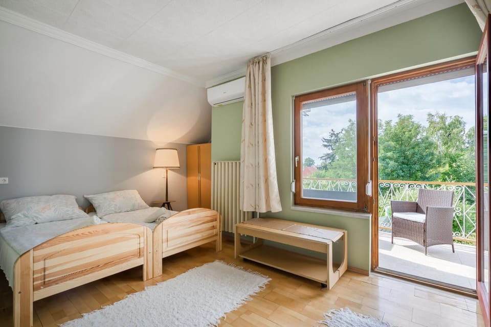 Bed, View (from property/room), Photo of the whole room, Bedroom, Garden view, Garden view, Inner courtyard view, air conditioner
