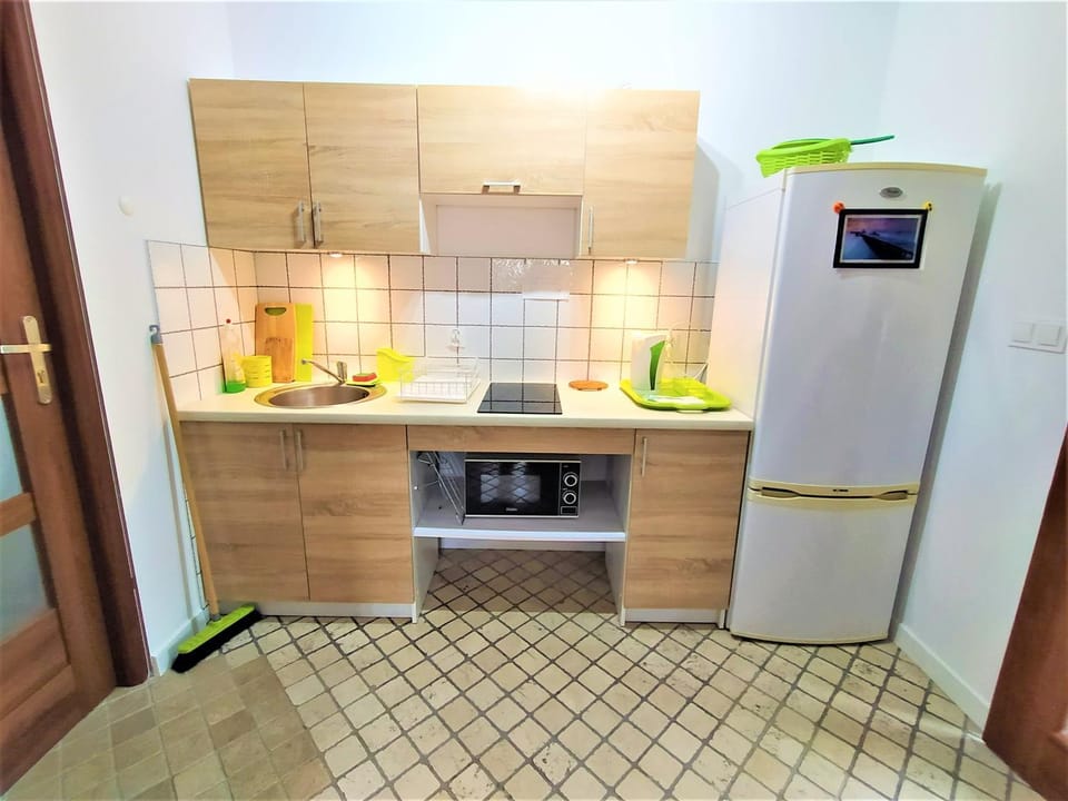 Kitchen or kitchenette, Communal kitchen