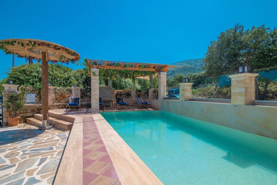 Day, Natural landscape, Pool view, Swimming pool, sunbed