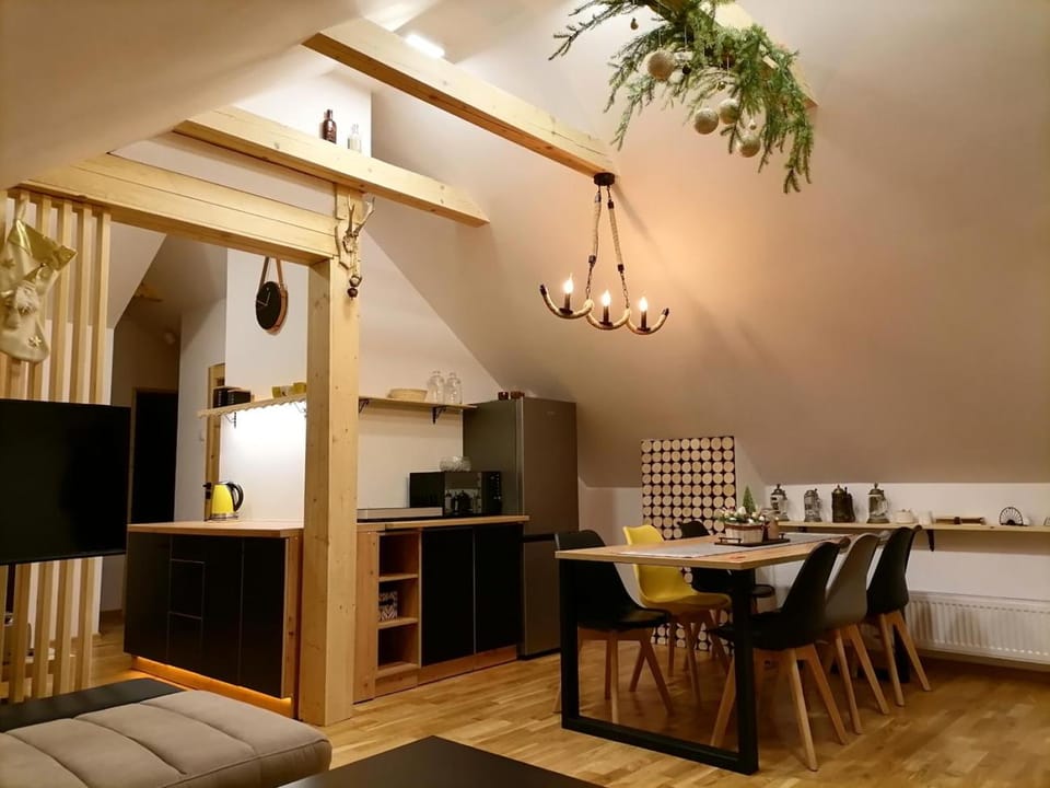 Communal lounge/ TV room, Kitchen or kitchenette, Living room, Dining area