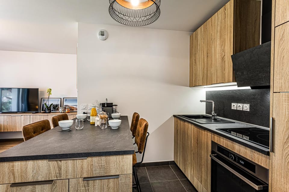 Coffee/tea facilities, Kitchen or kitchenette, Dining area