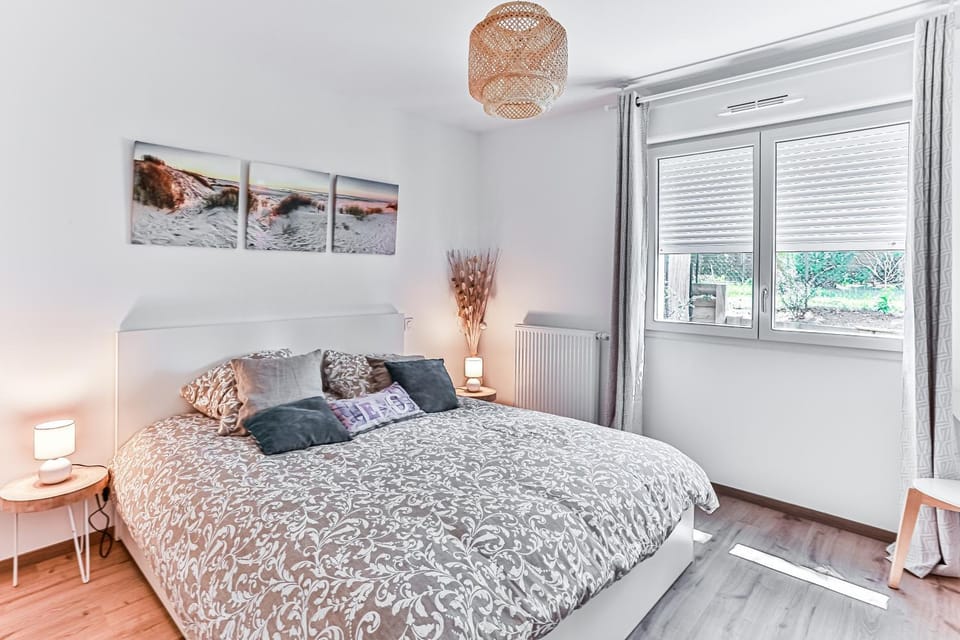 Bed, Photo of the whole room, Bedroom