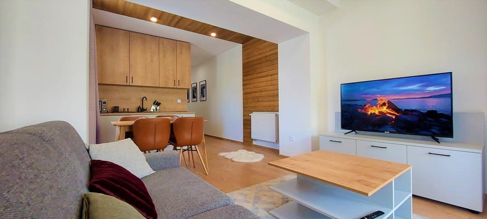 Communal lounge/ TV room, Kitchen or kitchenette, Living room