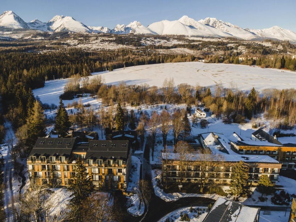 Property building, Bird's eye view, Mountain view