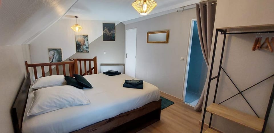 Bed, Photo of the whole room, Bedroom, furniture, wardrobe