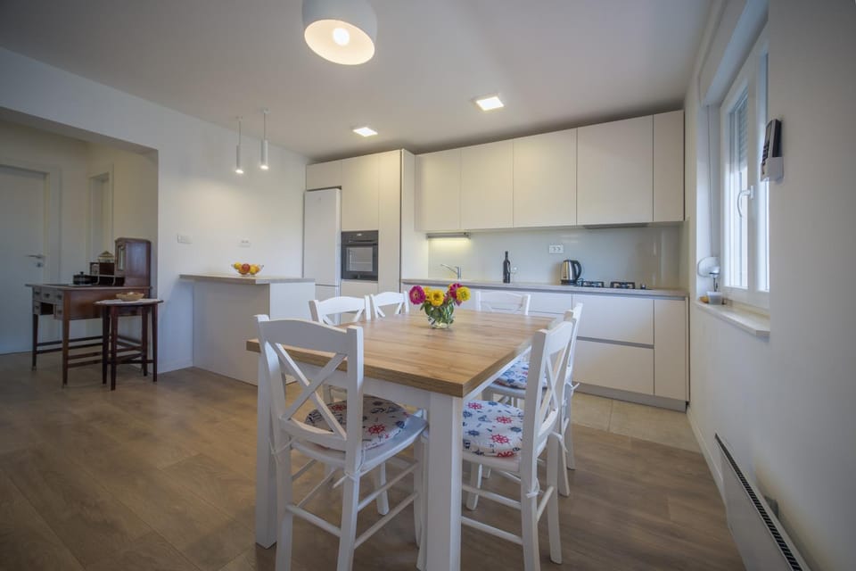 Dining area, Communal kitchen