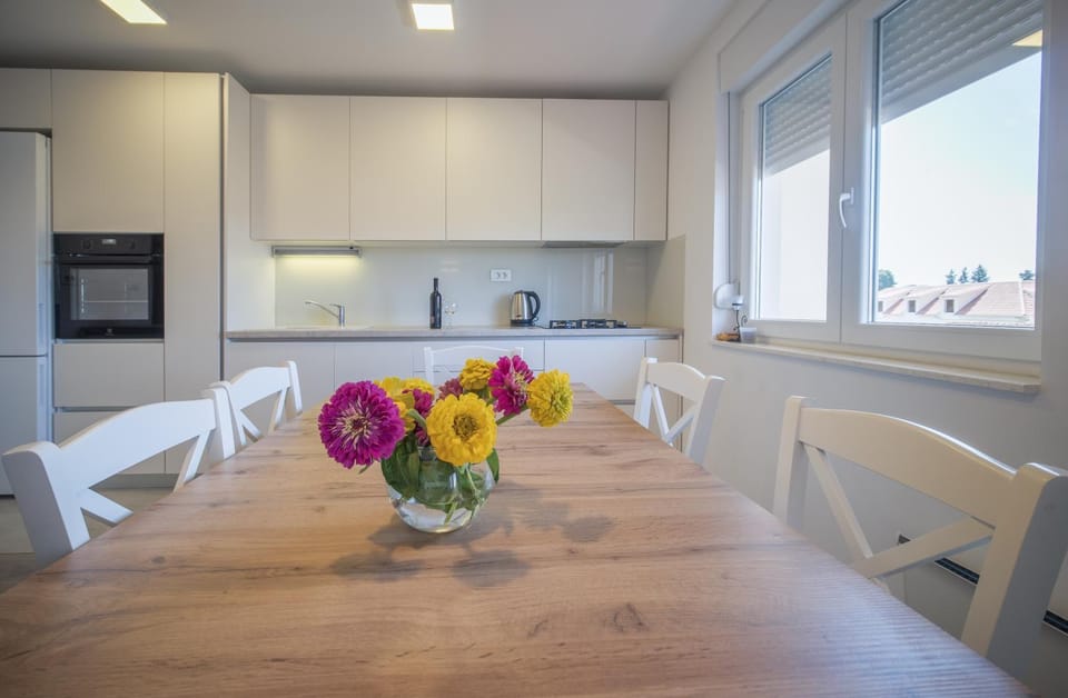 Dining area, Communal kitchen