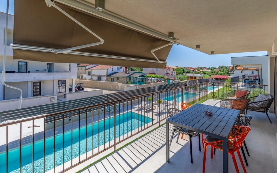 Property building, View (from property/room), Balcony/Terrace, Pool view, Swimming pool