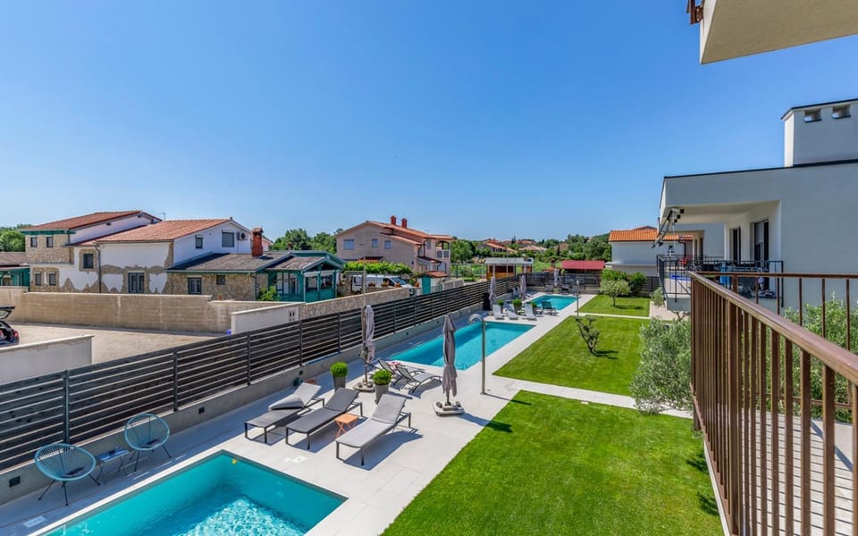 View (from property/room), Pool view