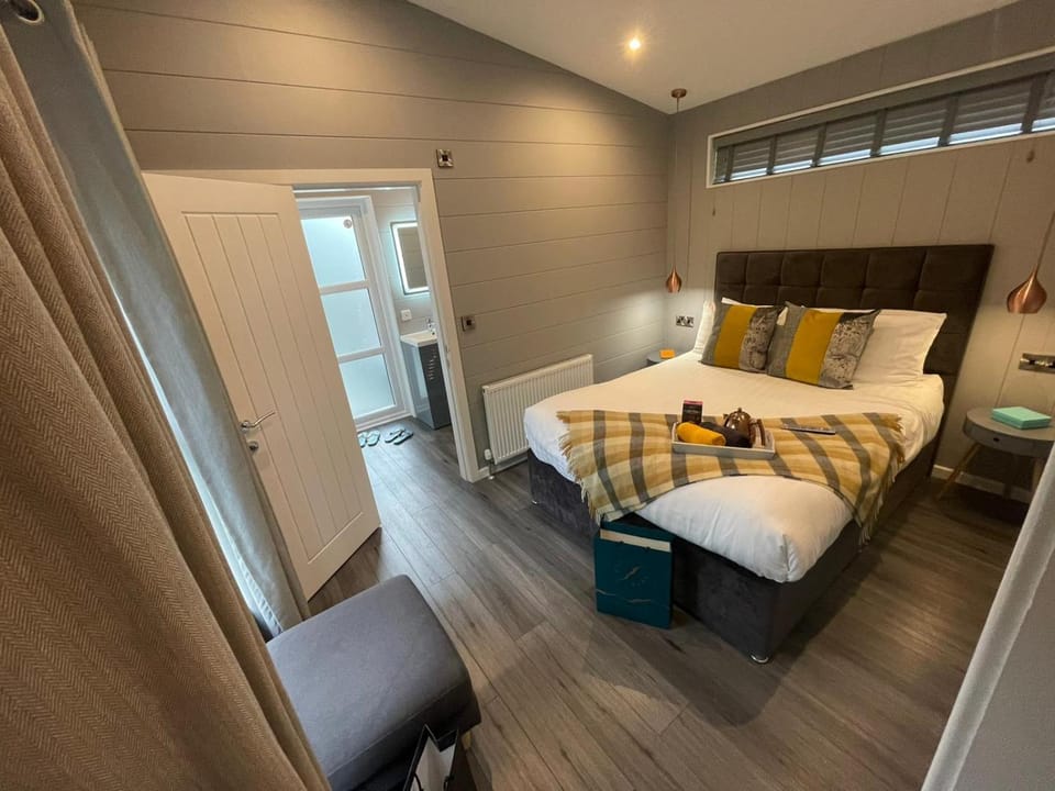 P75 - Studio Pod with Hot Tub House in Wales