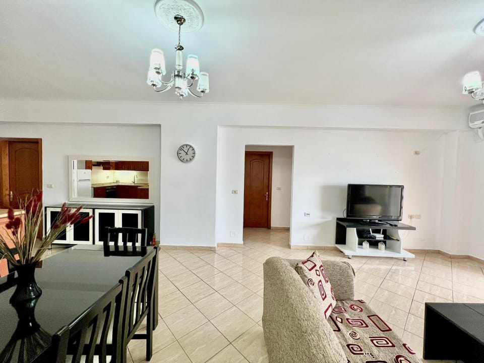 Communal lounge/ TV room, TV and multimedia, Kitchen or kitchenette, Living room, Seating area, Dining area, Evening entertainment