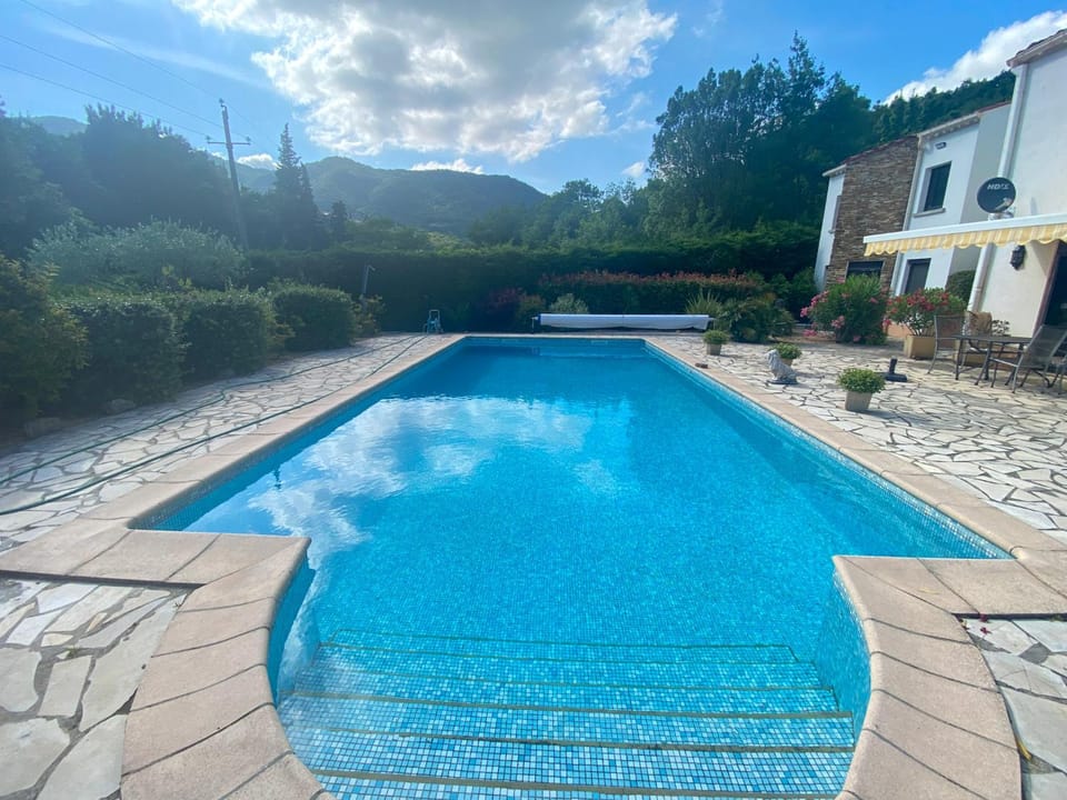 Swimming pool, Swimming pool